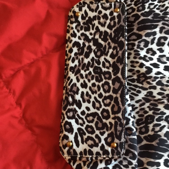 NWT Guess Jaxi Black and White Leopard Print Tote - Picture 9 of 10